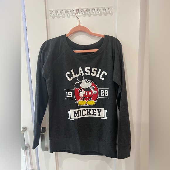 🔥3/$18🔥 NWOT Size medium Classic Mickey Mouse Graphic Tee - Picture 3 of 3